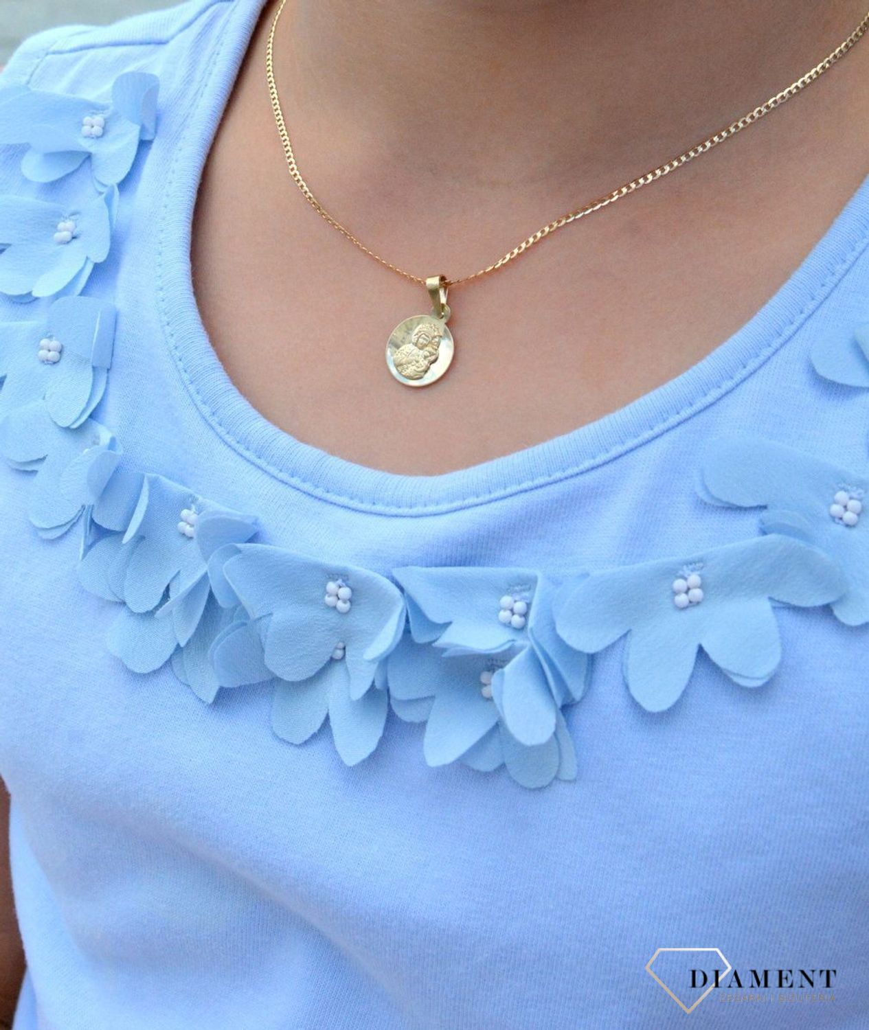 Złota zawieszka medalik okrągły Matka Boska ZA 5970 333. Medalik będący wspaniałą pamiątką i prezentem z okazji chrztu, komunii czy bierzmowania (1).JPG